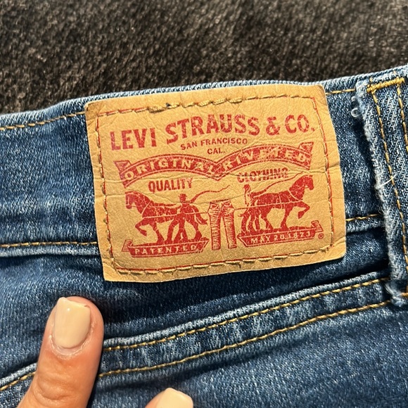 Levi’s - Picture 3 of 3